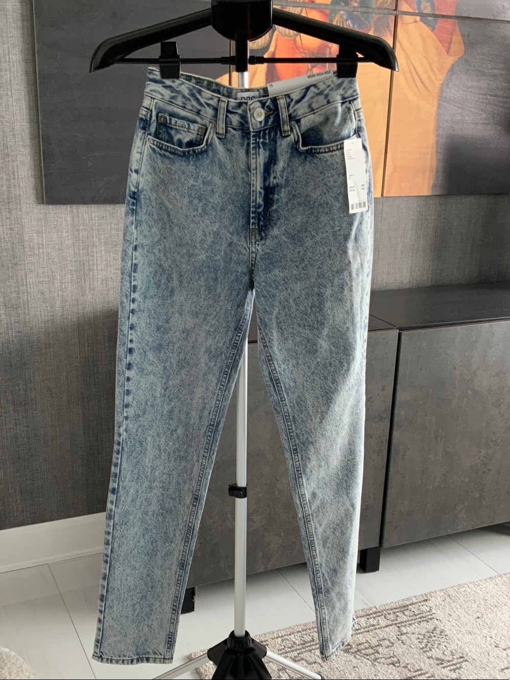 BDG Light Acid Wash Mom High-Rise Jeans 25